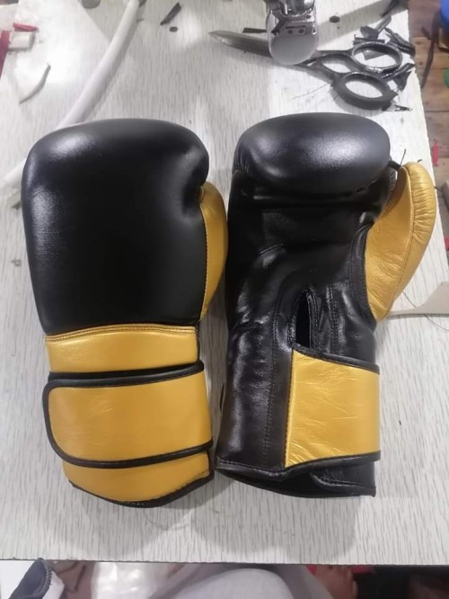 Fully customizable boxing gloves